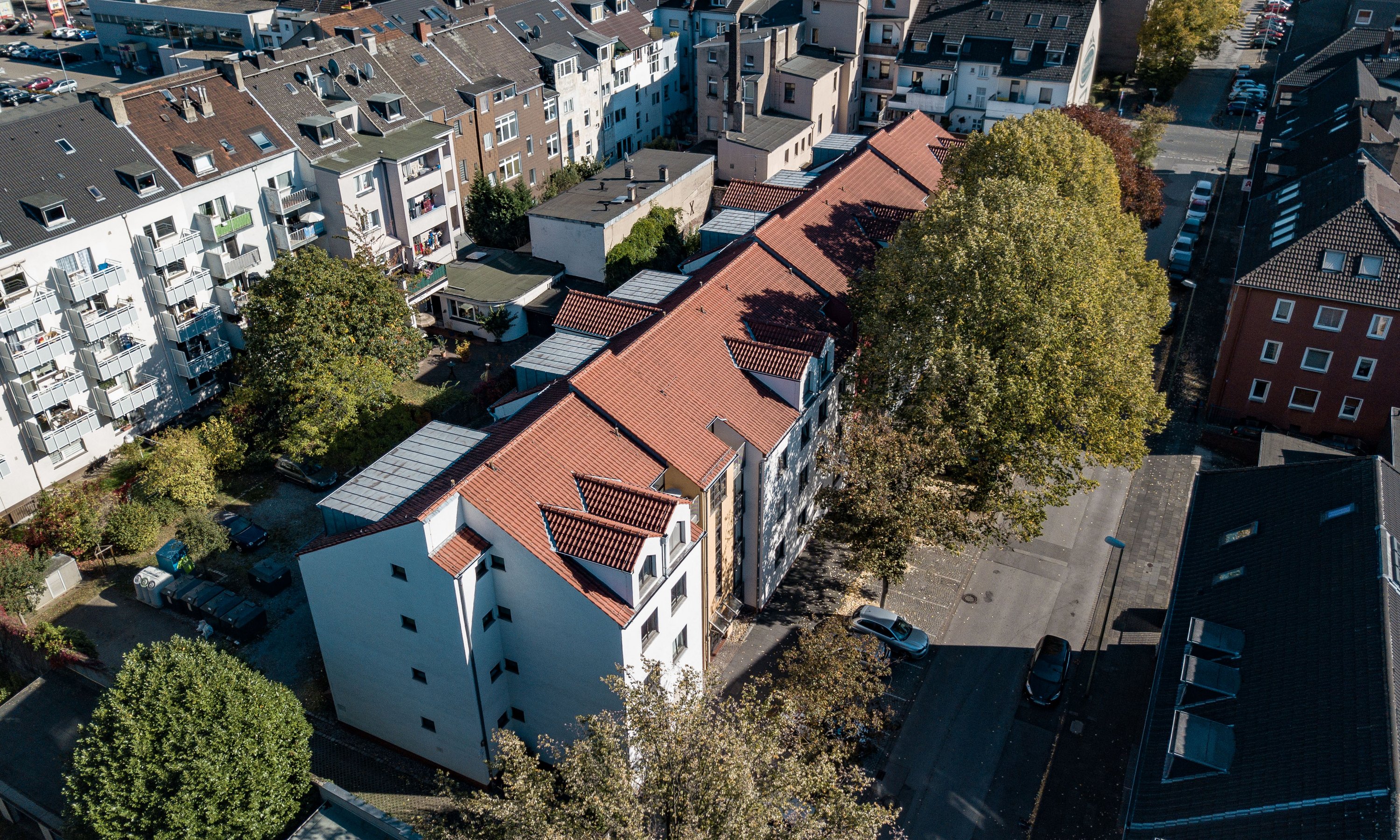 Das Studierendenwohnheim Schemkesweg 41-45 in Neudorf des Studierendenwerks Essen-Duisburg wird umfassend saniert. Sanierungsstart: 4. März 2019