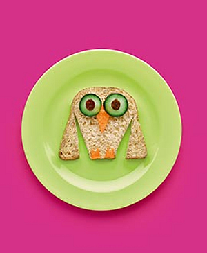Teller mit Eule aus Brot