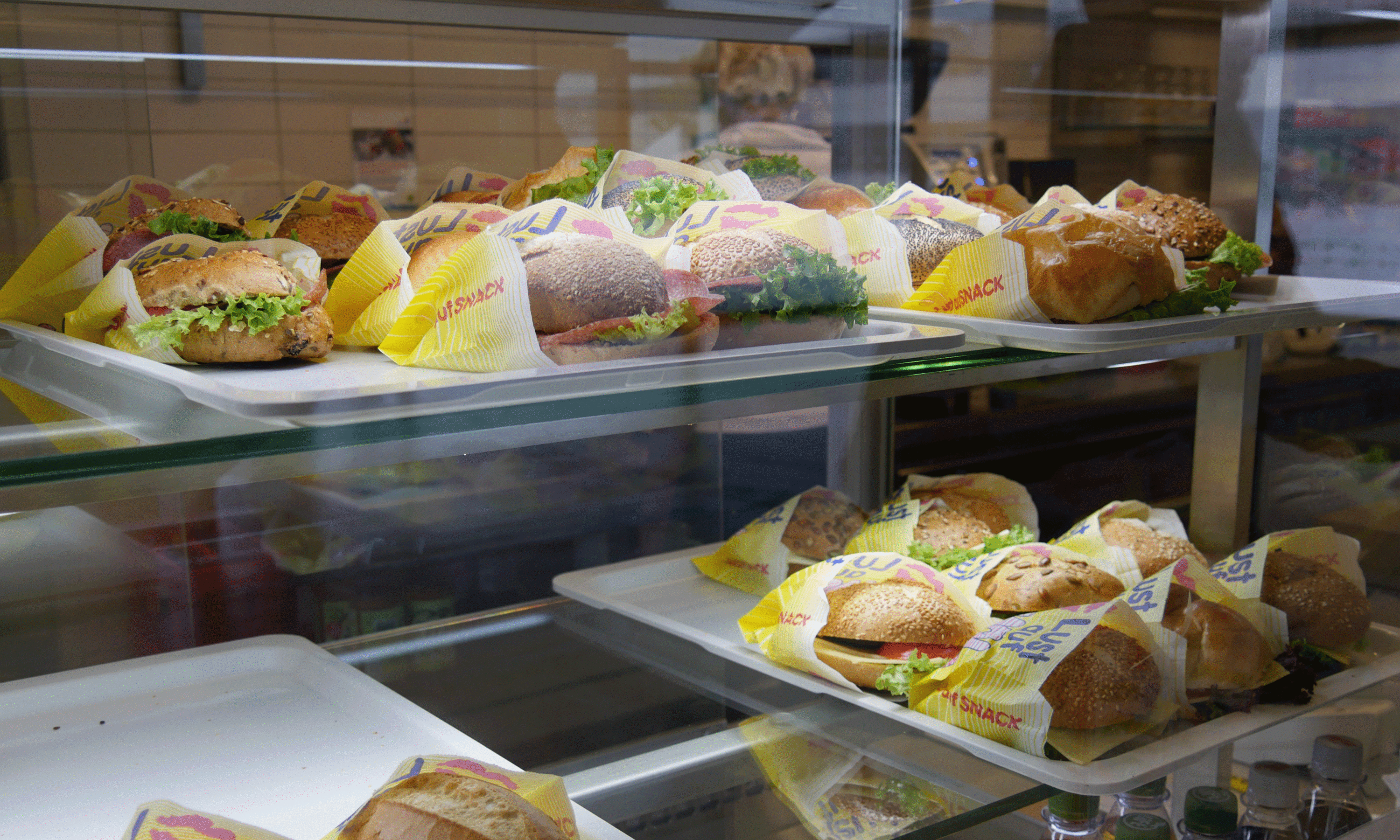 In den Mensen und Cafeterien des Studierendenwerks gibt es eine große Auswahl an belegten Brötchen.